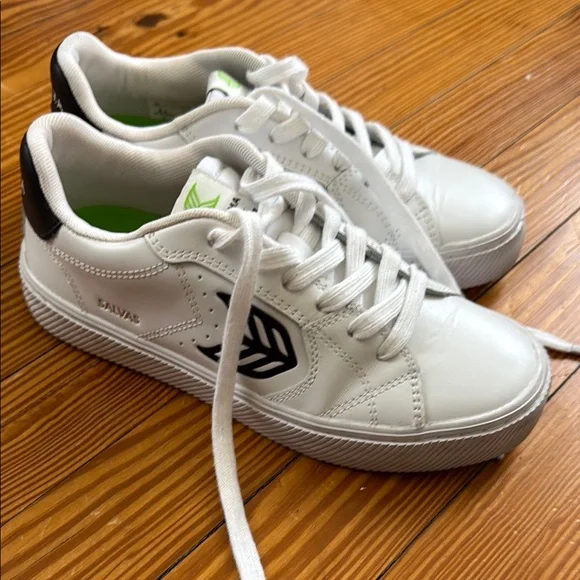 Cariuma Salvas White and Black leather Sneakers, 6.5 - Picture 3 of 9